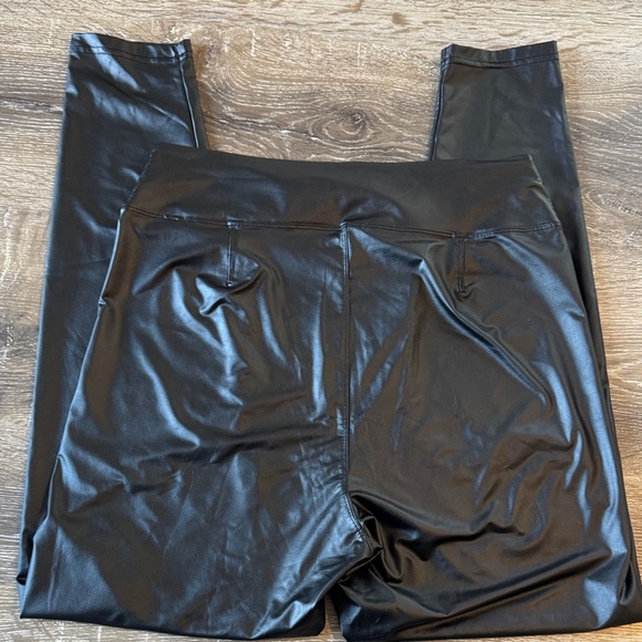 Women’s Aerie Black Faux Leather Leggings Size XL - Picture 4 of 4